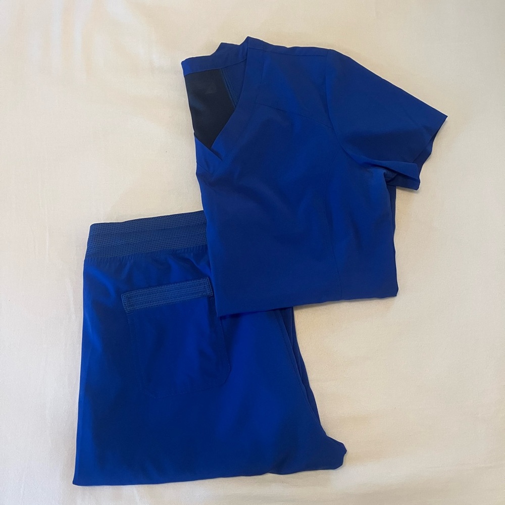 Scrub Set - White Cross Fit S/M